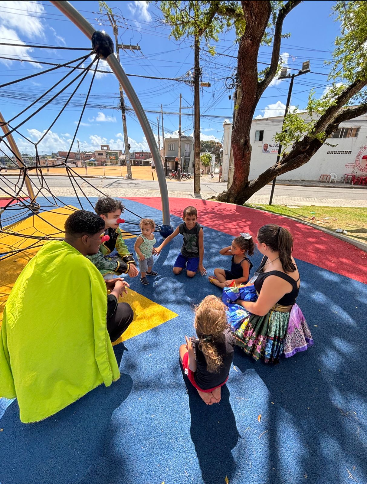 Emlurb realiza sensibilização com Peça Teatral na Praça da Infância