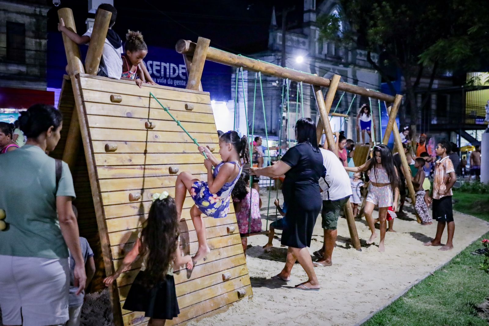 Prefeitura do Recife entrega obras dos programas Rua Tinindo e Tá Aprumado