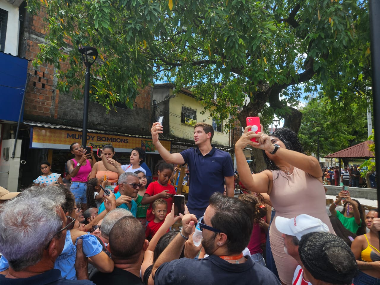 Prefeitura do Recife conclui requalificação de praça e de três escadarias no Vasco da Gama