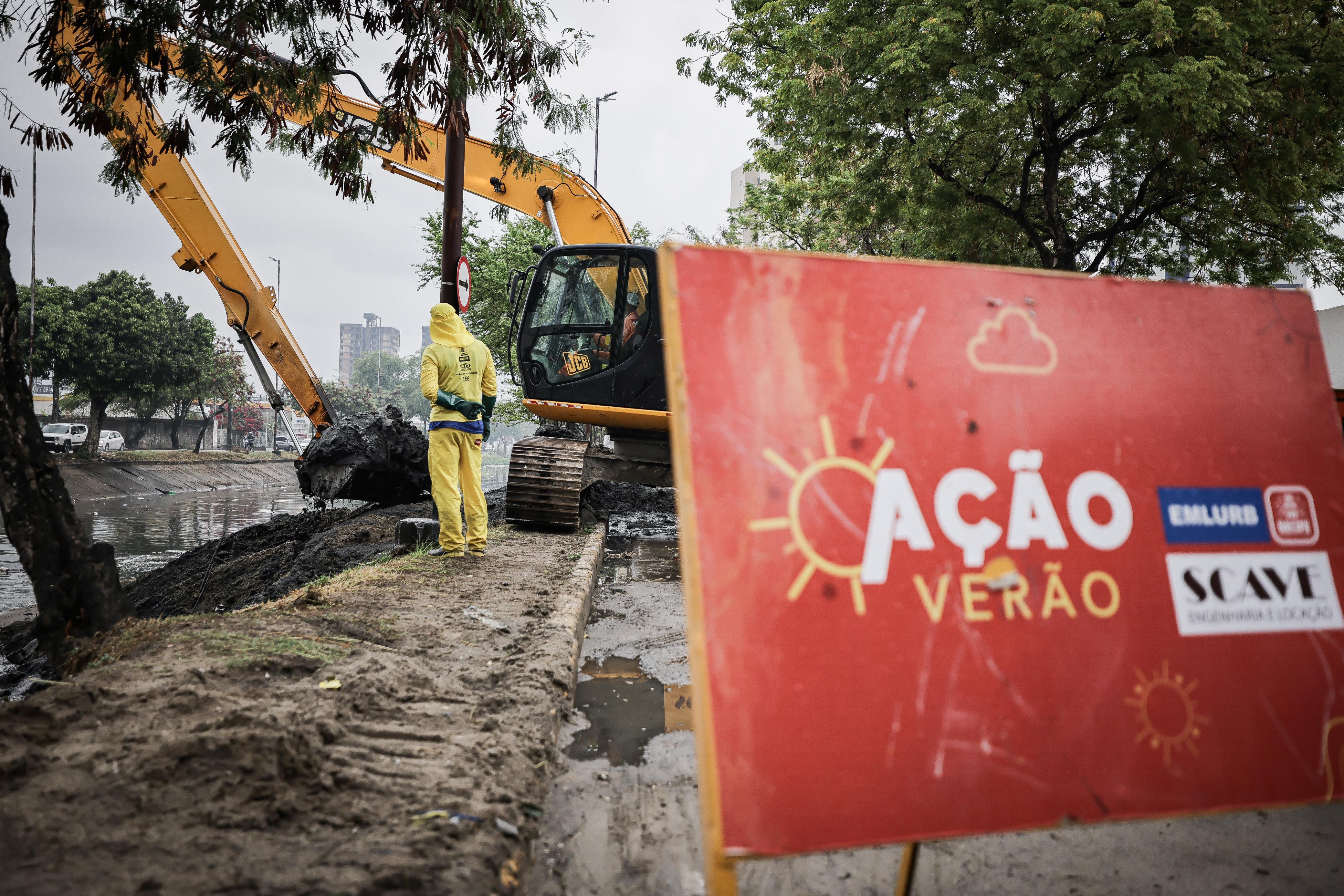 Prefeitura do Recife intensifica ação de limpeza no Canal do Jordão