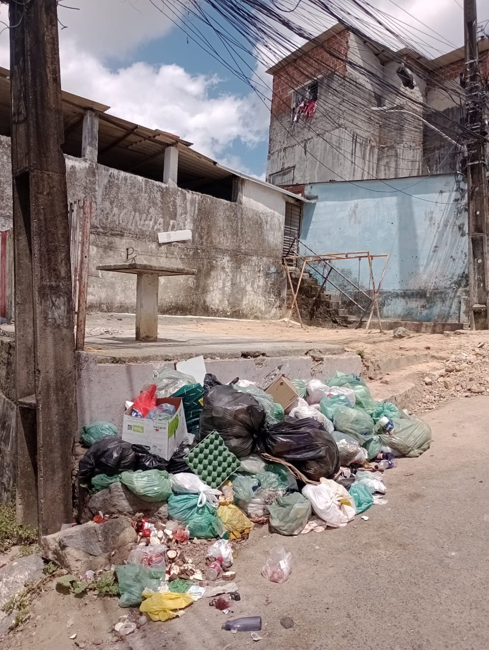 Emlurb realiza sensibilização na Av. São Paulo x R. Iratinga, em Três Carneiros 