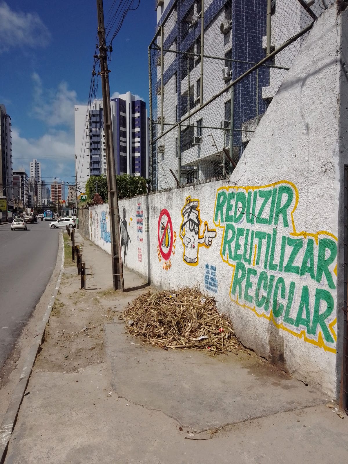 ​​Emlurb realiza sensibilização na Rua Ernesto de Paula Santos, 264