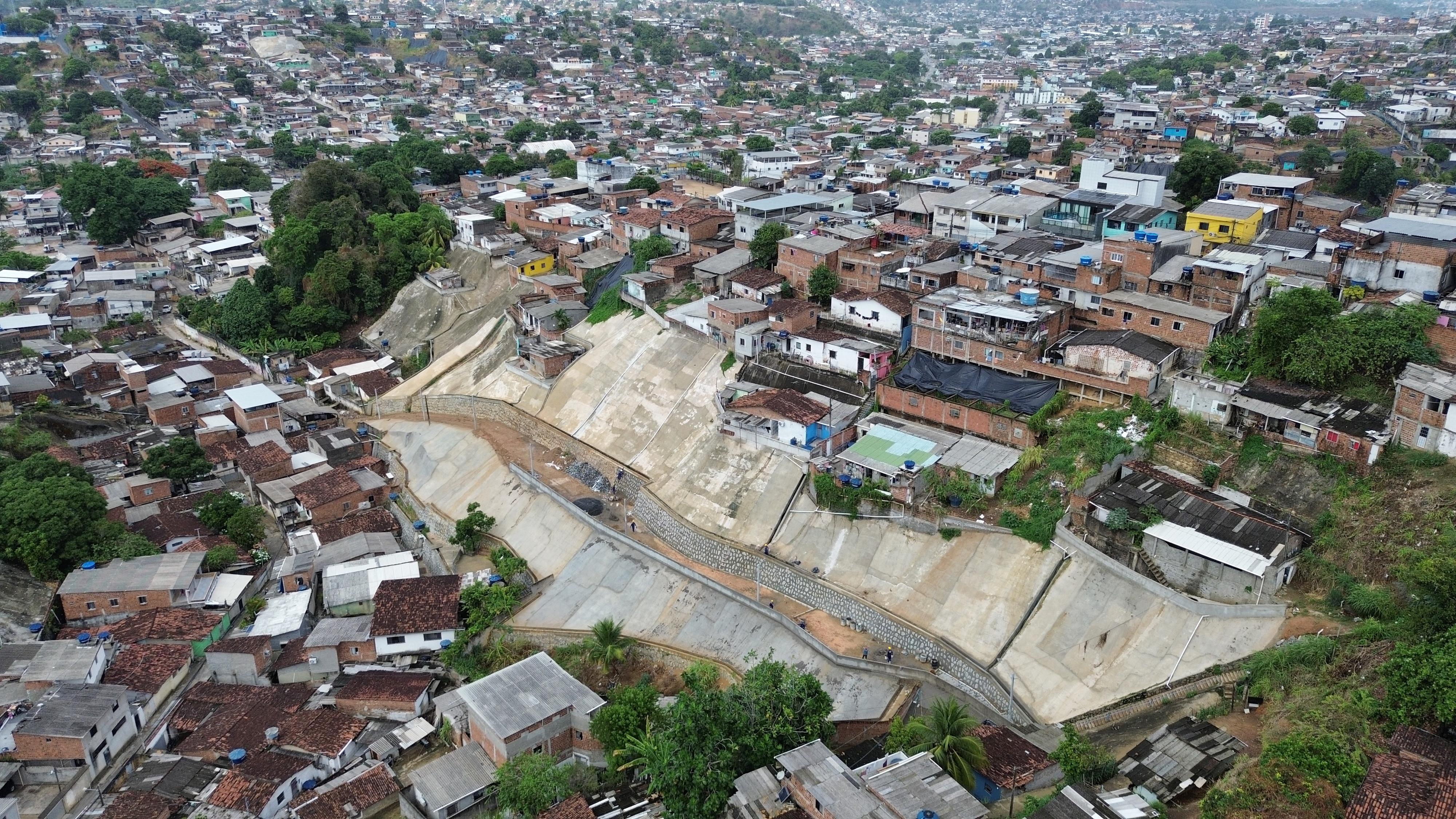 Prefeitura do Recife avança com obras nos morros e limpeza de canais