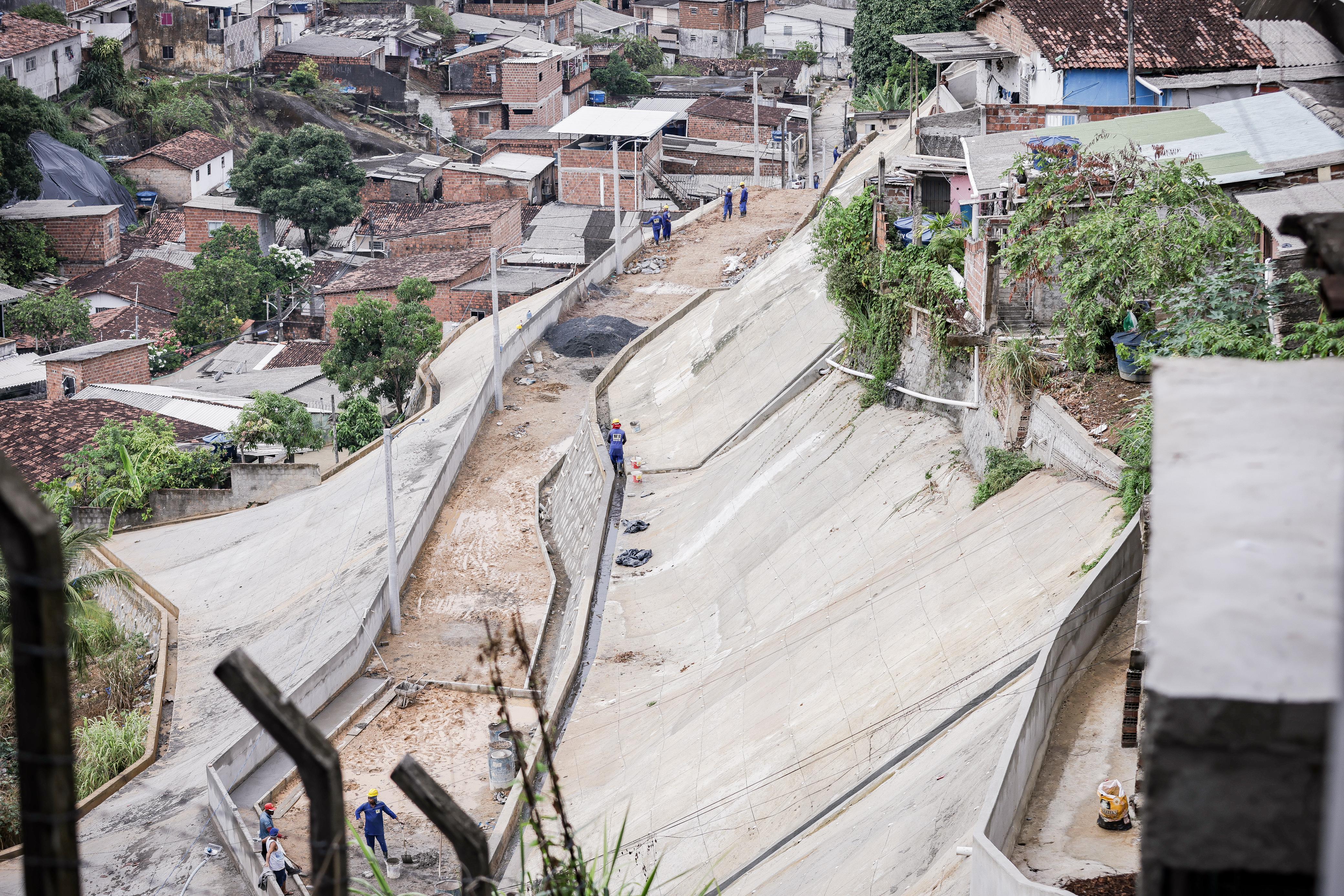 Prefeitura do Recife avança com obras nos morros e limpeza de canais