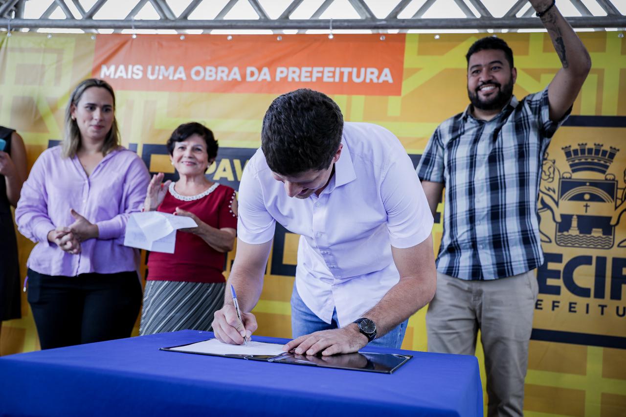 Prefeitura do Recife realiza entregas na Mangueira e Sítio dos Pintos e inicia obra em Afogados