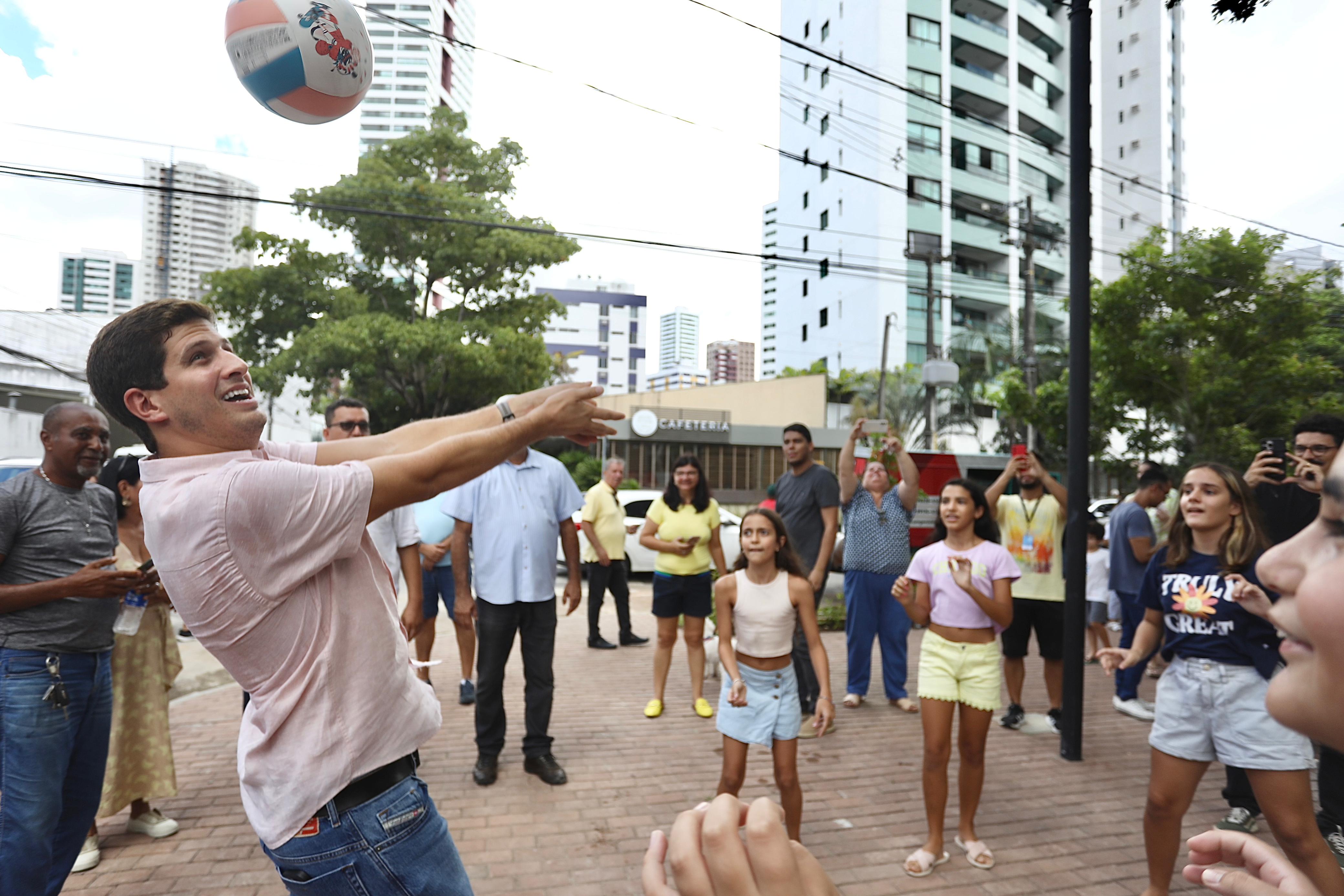 Prefeitura do Recife entrega a sétima Praça da Infância na Madalena