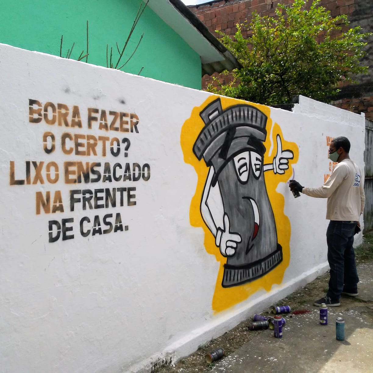 emlurb realiza sensibilização na praça do saguim