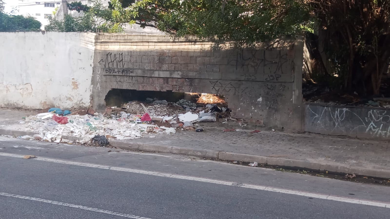 Emlurb realiza sensibilização em Rua Santos Dumont, 1144