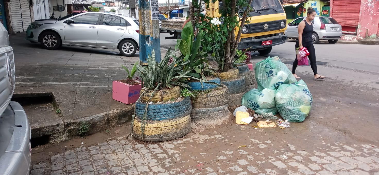 Emlurb realiza sensibilização na Rua Loanda, 204