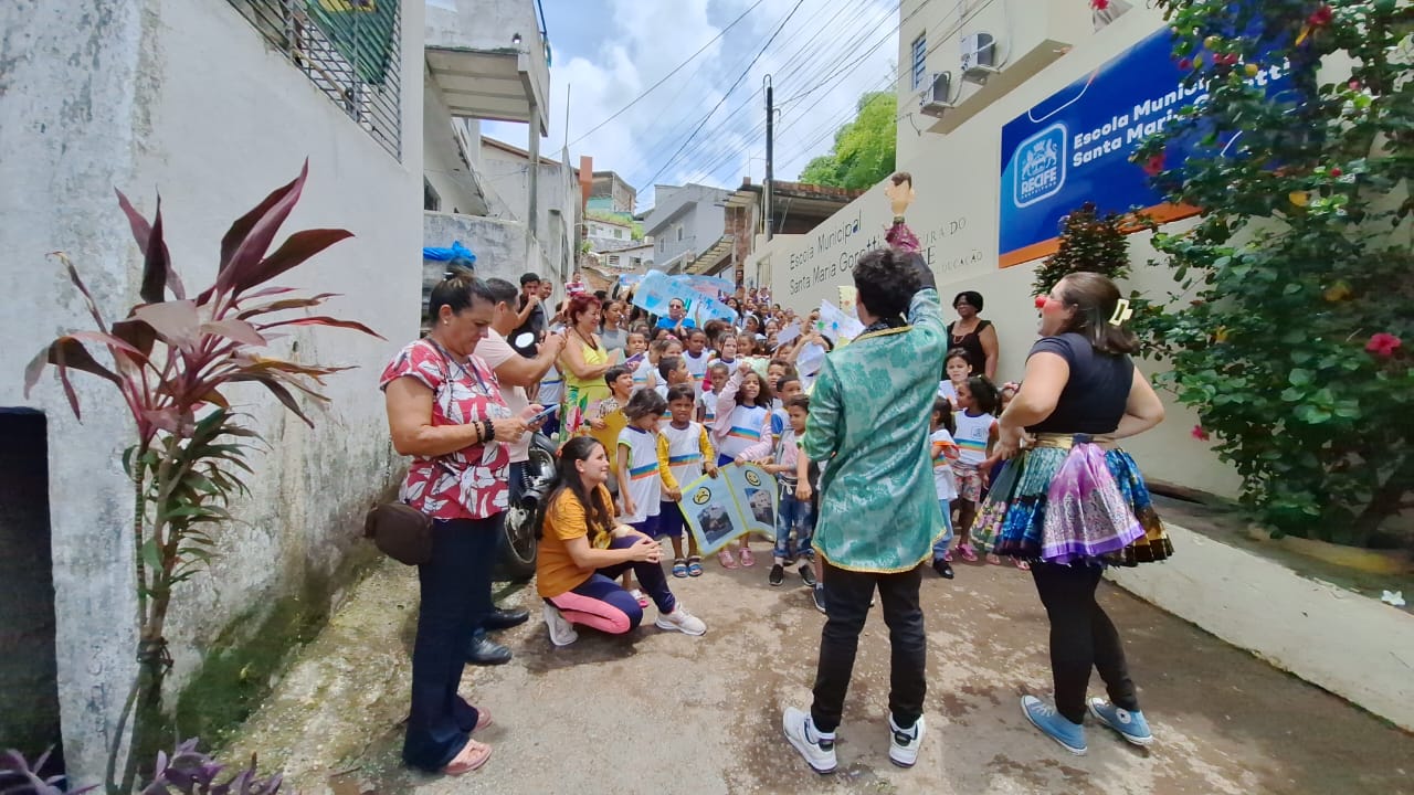 Emlurb realiza sensibilização e peça teatral educativa na escola Municipal Santa Maria Goretti