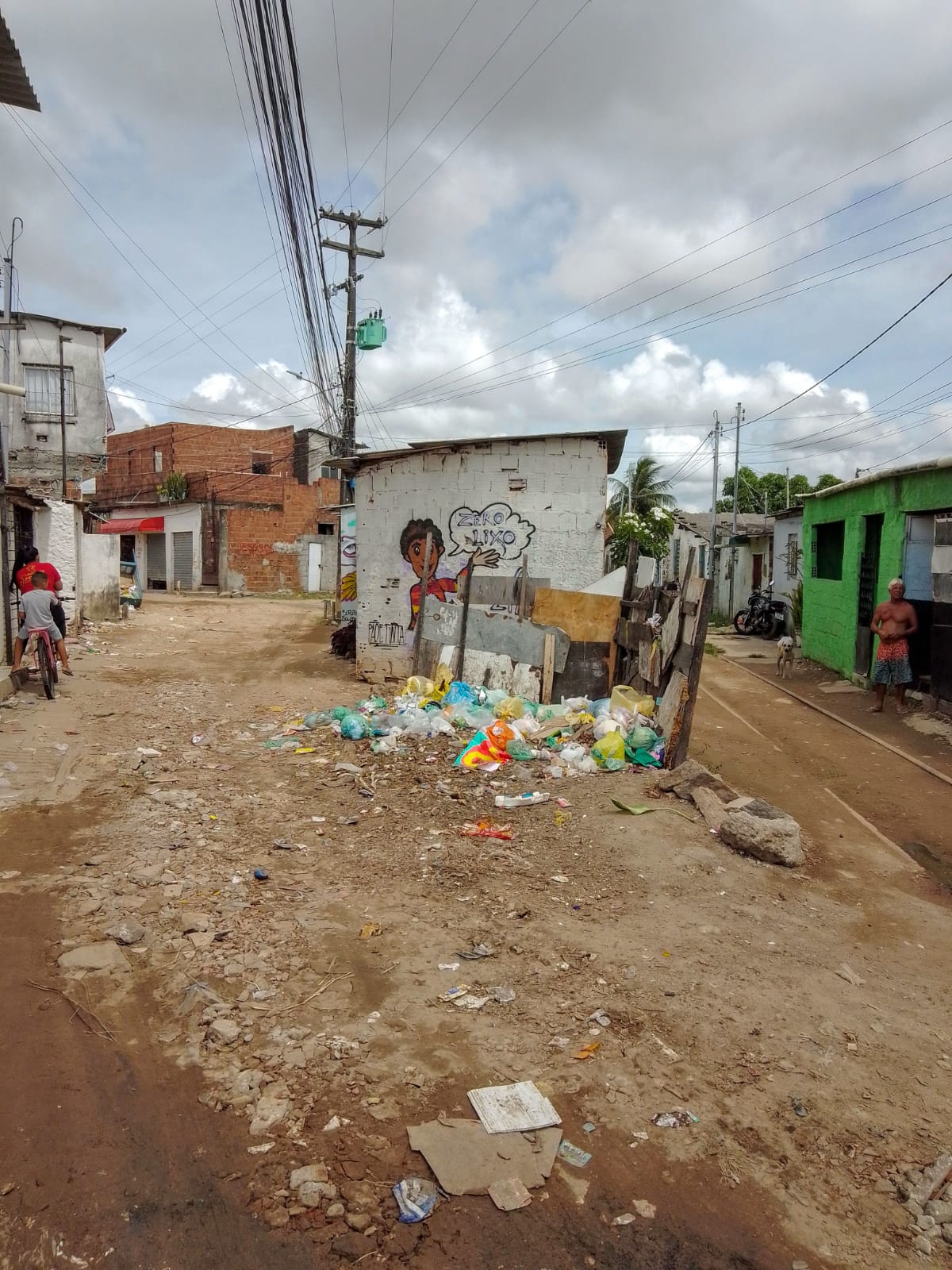 Emlurb realiza sensibilização em Rua Azeitona no Ibura