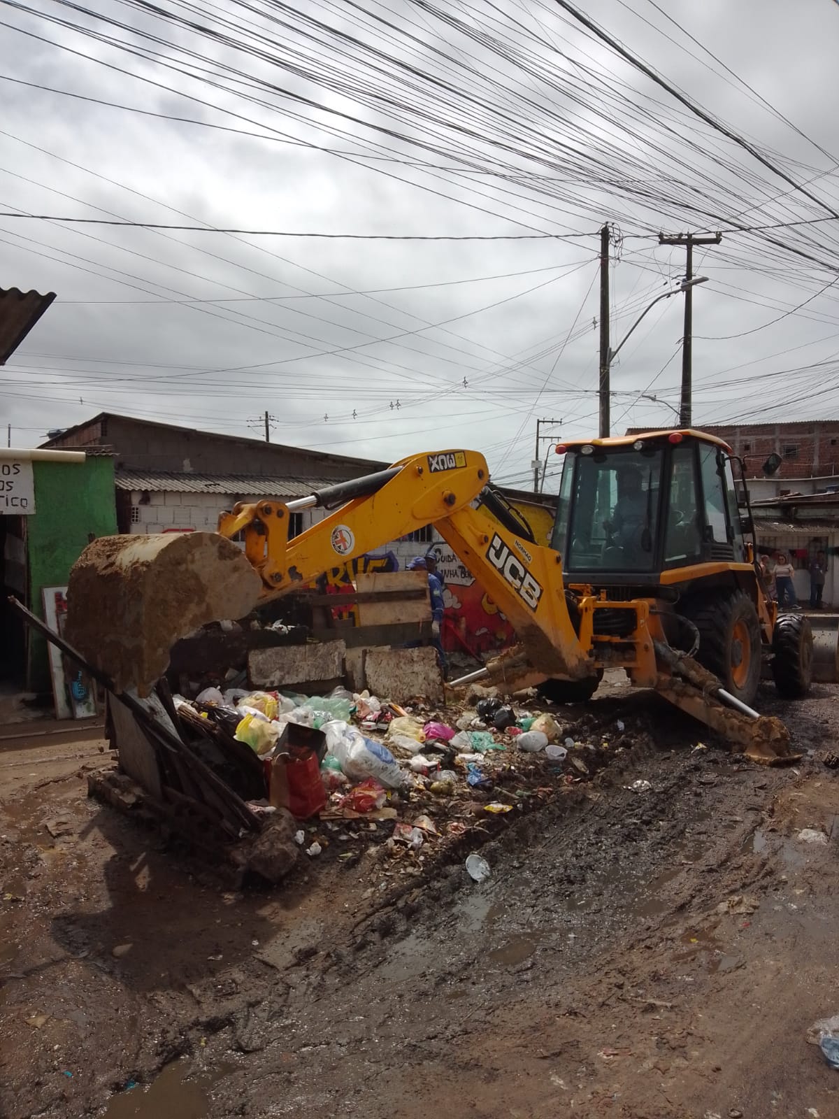 Emlurb realiza sensibilização em Rua Azeitona no Ibura