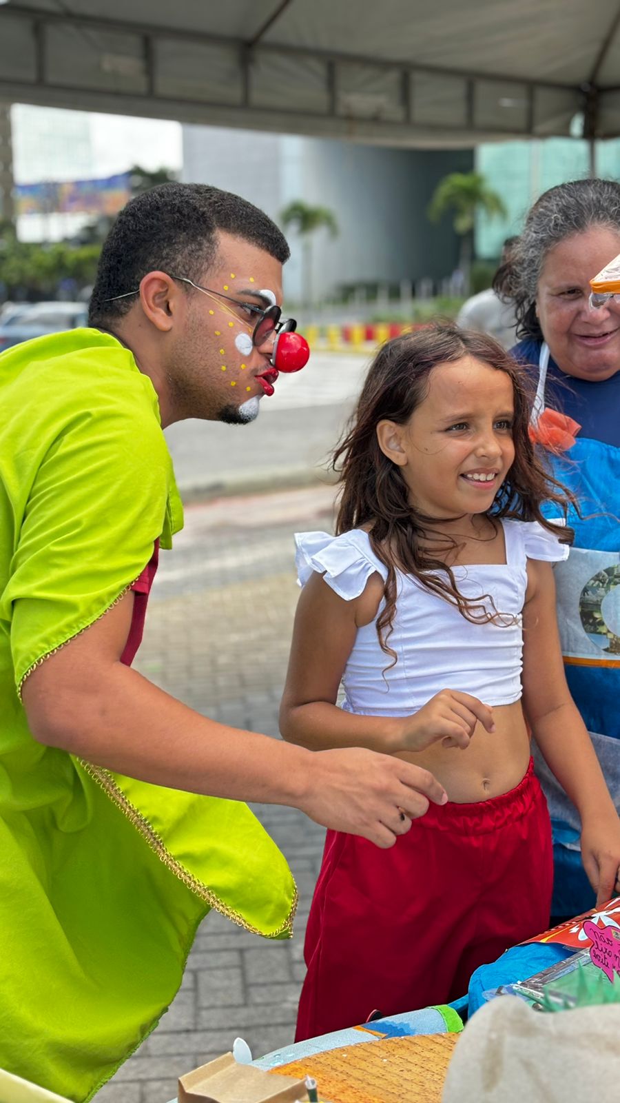 Emlurb realiza ação socioambiental na Orla do Pina em comemoração ao Dia Mundial do Oceano