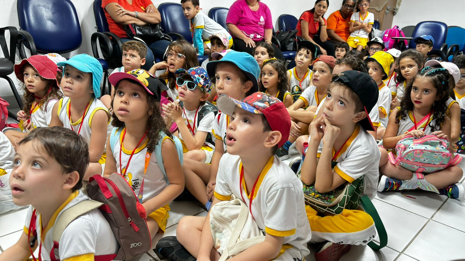 Escola Baby Mel através da Empresa Caravana Turismo realiza visitação na Emlurb (sede)