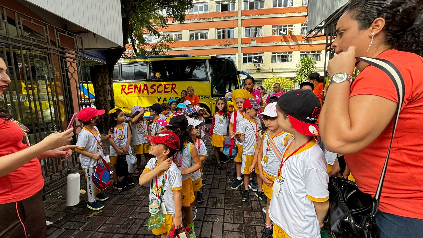 Escola Baby Mel através da Empresa Caravana Turismo realiza visitação na Emlurb (sede)