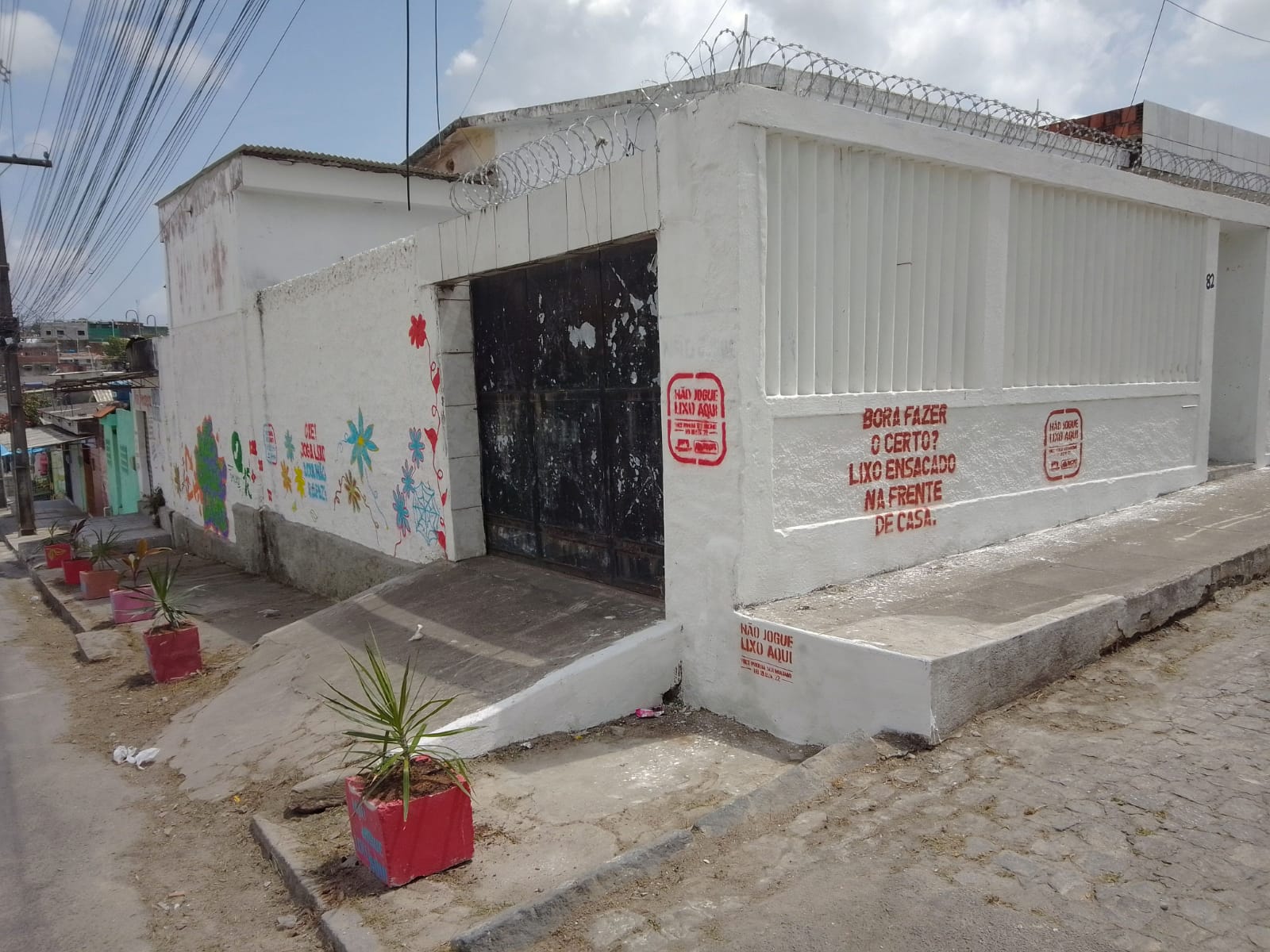 Emlurb realiza sensibilização na Rua Cap. Antonio Santiago, na Cohab