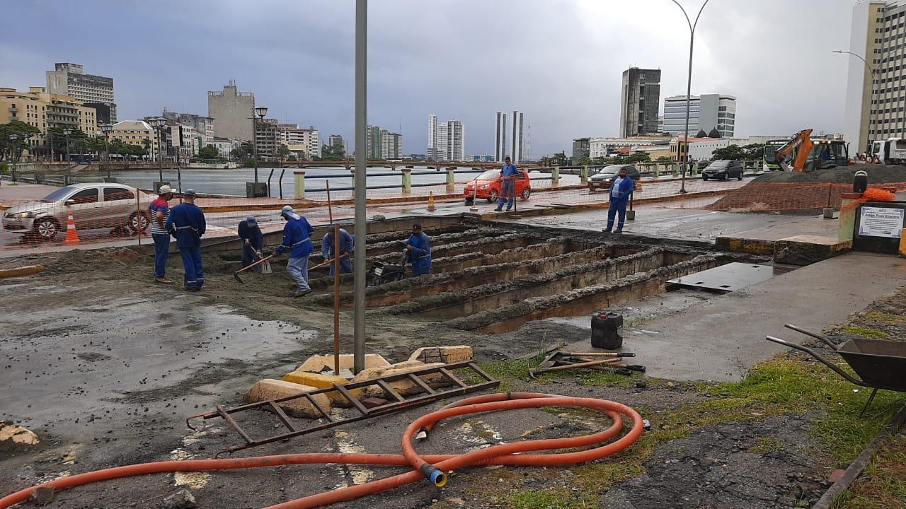 Prefeitura do Recife realiza serviço para a recuperação de cabeceira da Ponte Giratória