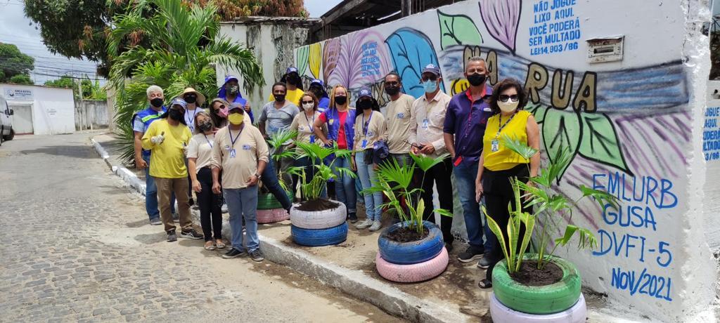 emlurb realiza sensibilização na rua maria de lourdes da Silva