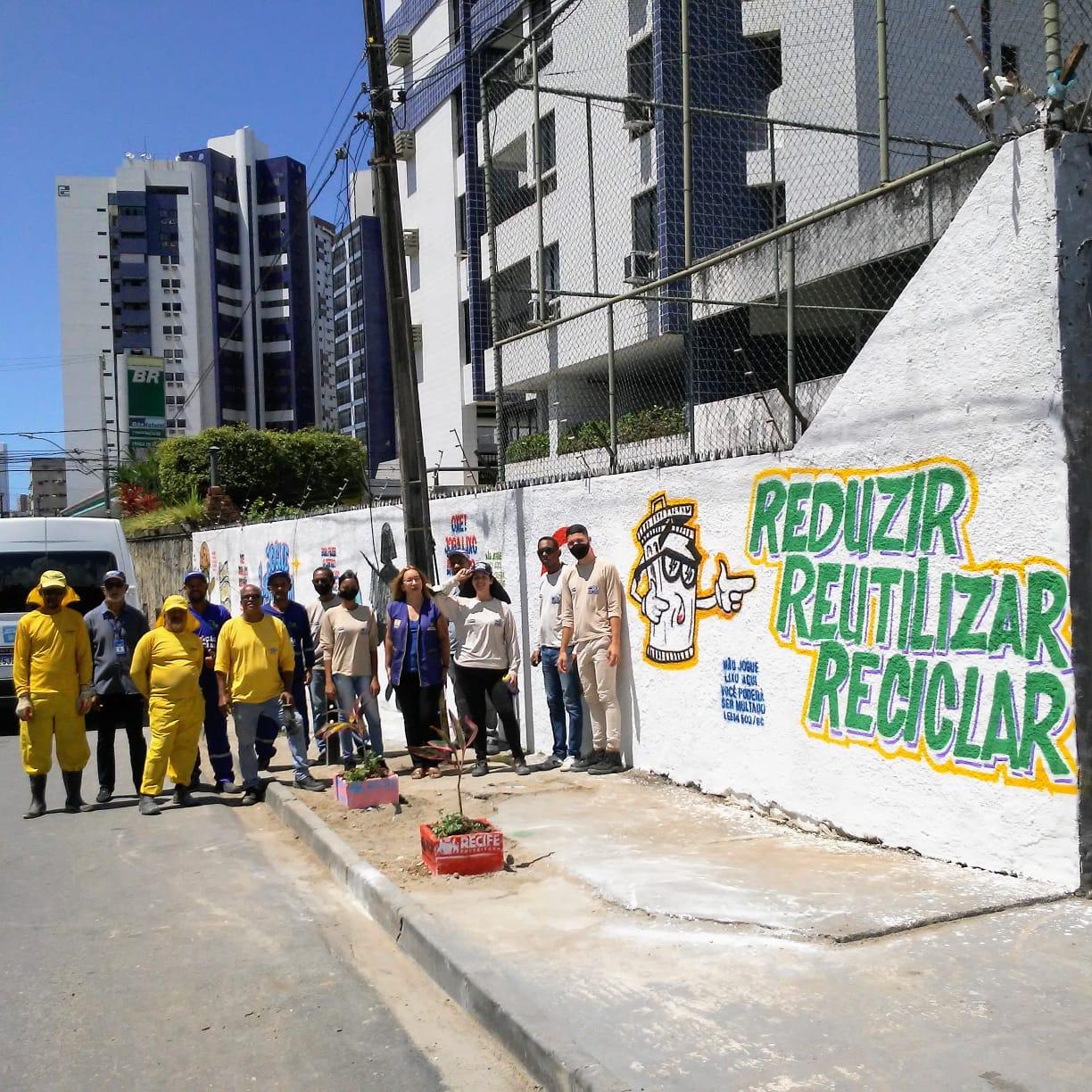 emlurb realiza sensibilização na Avenida Ernesto de Paula Santos