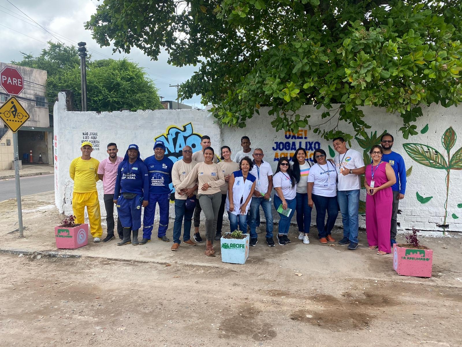 Emlurb realiza sensibilização na Rua Itacambira