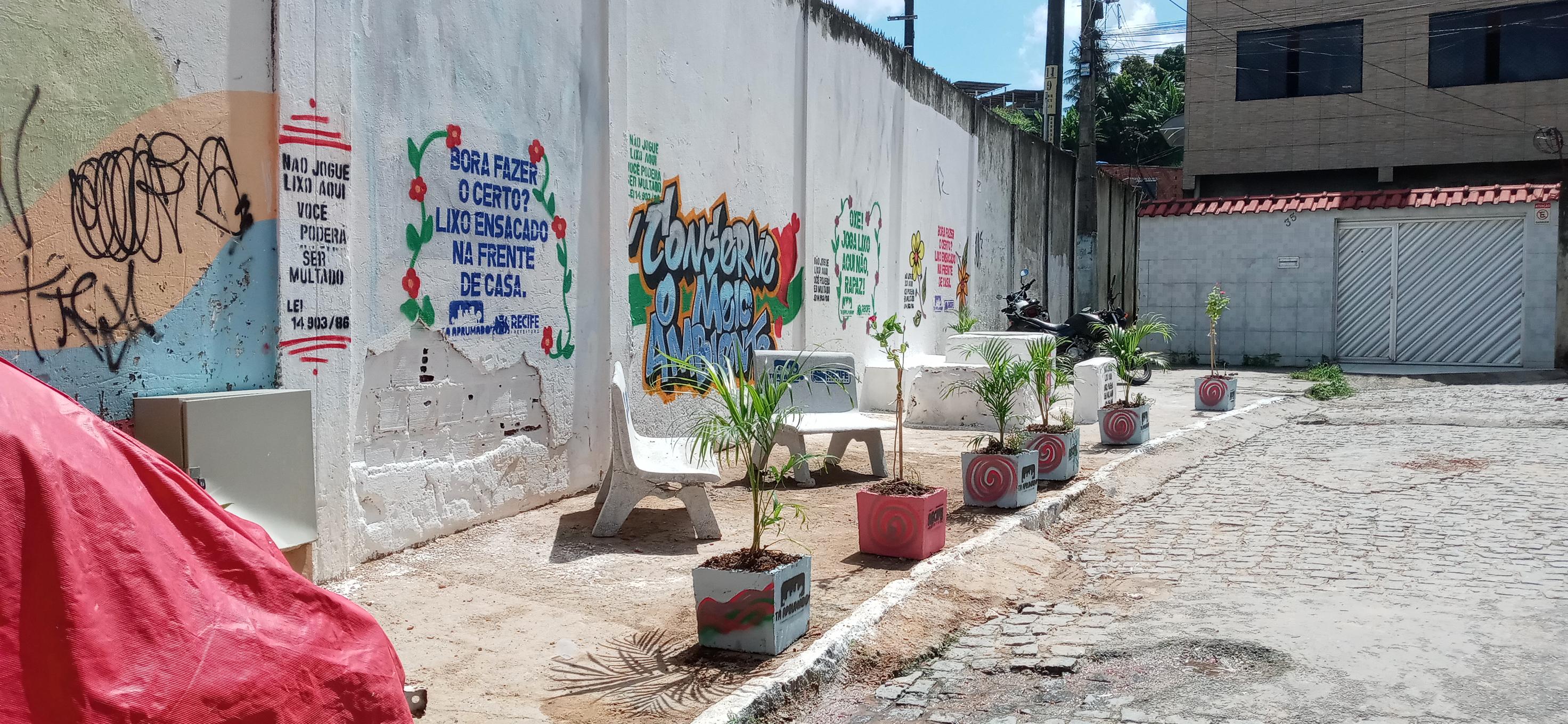 Emlurb realiza sensibilização na Rua Regina, 35