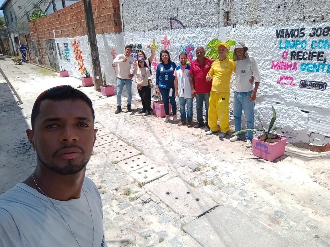 Emlurb realiza sensibilização na Rua Pereira da Costa X Rua Jeremias Bastos 