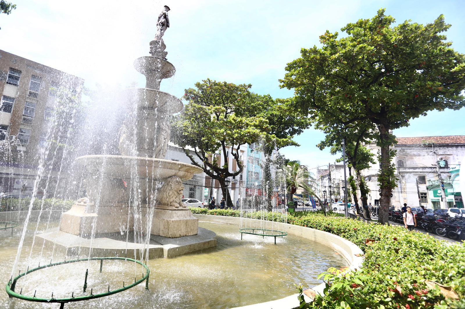 Prefeitura do Recife entrega Praça Maciel Pinheiro requalificada