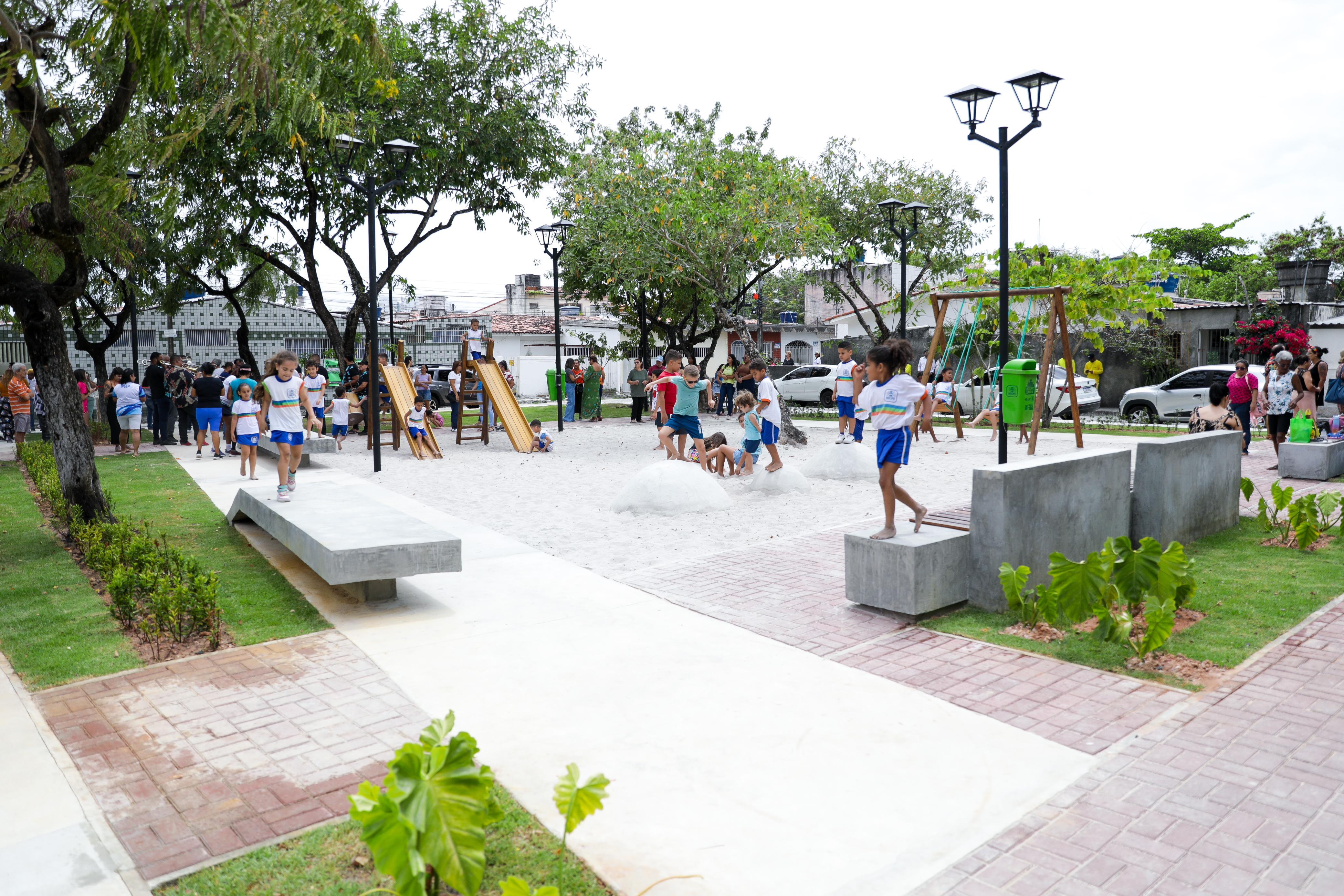 Prefeitura do Recife entrega Praça do Jacaré, no Ipsep, requalificada