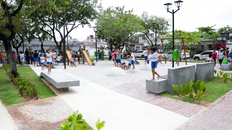 Prefeitura do Recife entrega Praça do Jacaré, no Ipsep, requalificada